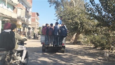 سيارات ربع النقل تهدد حياة أهالي الهيصمية بالشرقية 