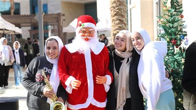 جامعة الجلالة تنظم بازار الكريسماس “Santa’s Fair” 