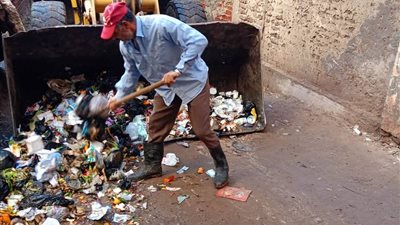 رفع تراكمات القمامة بشوارع الدلنجات ورشيد| صور