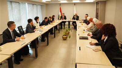 رئيس جامعة عين شمس يستقبل وفد جامعة الدراسات الأجنبية ببكين