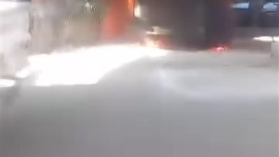اشتعال النيران في سيارة محملة فوم بسبب ماس كهربائي في الفيوم