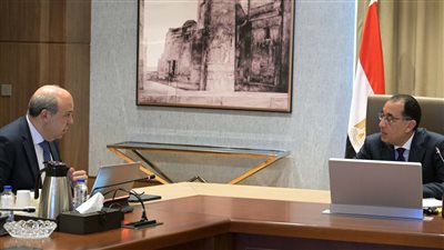 مدبولي يتابع تنفيذ بوابة الجمهورية الجديدة الجوية مبنى 4 بمطار القاهرة الدولي 