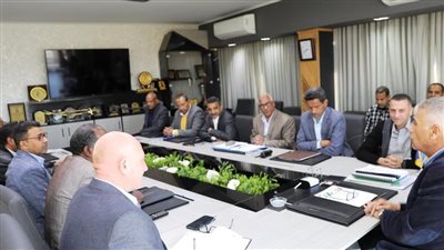 محافظ أسوان: يجتمع بالقيادات المحلية لمتابعة العمل والسير نحو الأفضل  