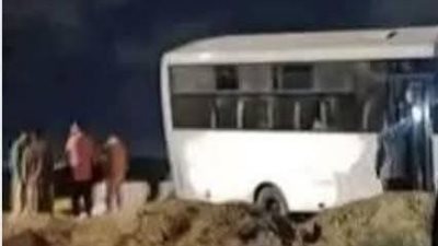 مصرع شخص وإصابة 19 في حادث تصادم أتوبيس بـ «تريلا» بالطريق الإقليمي بالشرقية