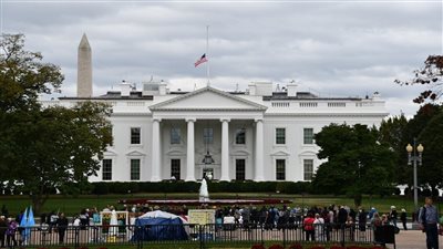 البيت الأبيض: الولايات المتحدة بحاجة إلى استعادة مجمعها العسكري 