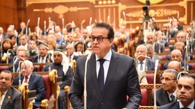 وزير الصحة يحضر مناقشات المسئولية الطبية بعد عتاب رئيس الشيوخ أمس 