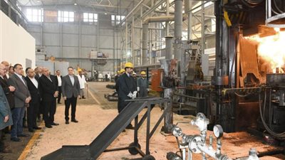 وزير الإنتاج الحربي يتفقد خطوط الإنتاج  ومراحل التصنيع بـشركة حلوان للصناعات الهندسية