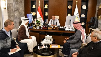 محافظ جنوب سيناء يبحث سبل تنشيط السياحة والترويج لمنطقة سرابيط الخادم