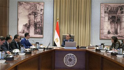 رئيس الوزراء يستعرض عددا من التحديات التي تواجه بعض المستثمرين وسبل حلها