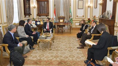 رئيس جامعة القاهرة يبحث تعزيز التعاون الأكاديمي مع جامعة طوكيو اليابانية