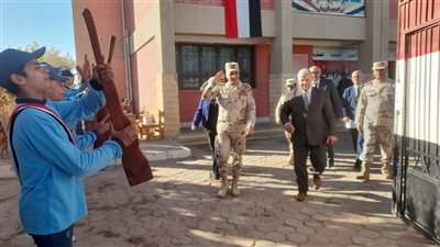مدير تعليم الفيوم يشهد العرض العسكري بمدرسة يحيى البحيري الصناعية