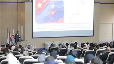 محافظ السويس يلقي محاضرة في جامعة الجلالة الأهلية 