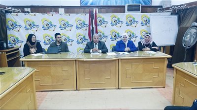 مدير تعليم الفيوم يشهد اجتماع اللجنة الصحية بالمديرية والإدارات التعليمية