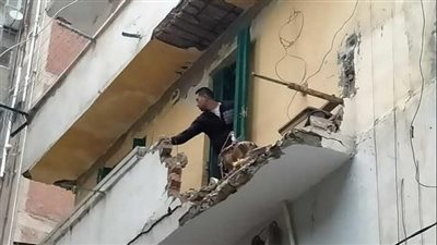 عاجل.. انهيار جزئي لأحد العقارات بالإسكندرية 