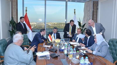 وزيرالتموين يوجع بسرعة البت في طلبات النواب والمواطنين .. صور