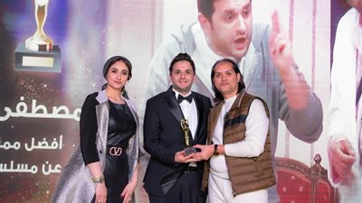 تكريم مصطفى خاطر وأحمد شيبة في حفل توزيع جوائز STARS بدبي.. بالصور