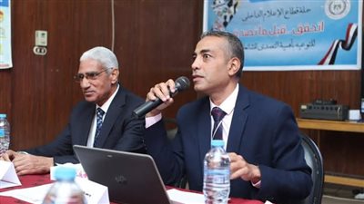 حلقة نقاشية حول