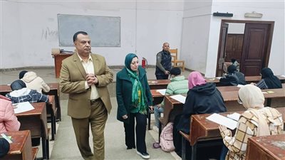 نائب رئيس جامعة بنها تتفقد سير الامتحانات بكلية التربية