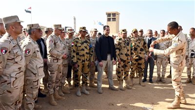 رئيس الأركان يتفقد المنظومة التعليمية والتدريبية بمعهد ضباط الصف المعلمين 