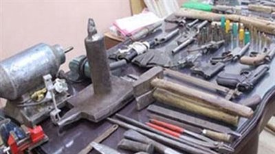 تفاصيل سقوط مسجل حول منزله لورشة لتصنيع الأسلحة