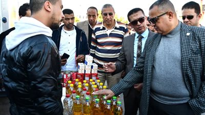 محافظ جنوب سيناء يفتتح سوق اليوم الواحد بحي النور بشرم الشيخ