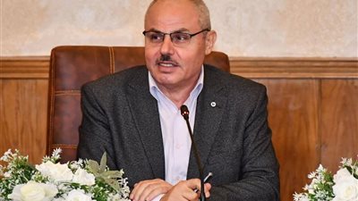 جامعة قناة السويس تكرم الفائزين بمسابقتي الطالب المثالي والشطرنج