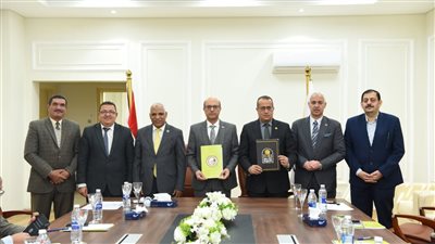 مستشفيات أسيوط الجامعية توقع بروتوكولات تعاون لتقديم التأمين الطبي للطلاب