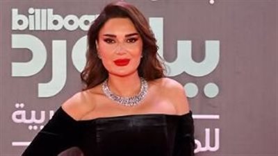  سيرين عبدالنور تحتفل بالكريسماس بأحدث صيحات موضة 2025