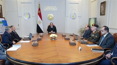 السيسي يطلع على الجهود المبذولة لدفع عجلة التنمية في محور قناة السويس