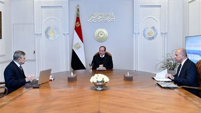 السيسي يجتمع مع رئيس هيئة قناة السويس