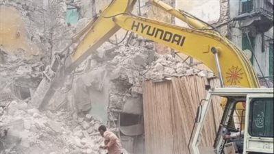 استجابة لما نشرته الوفد .. الاجهزة التنفيذية تزيل ٩ عقارات ايله للسقوط بغرب الإسكندرية 