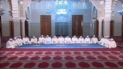 حكم قراءة القرآن بصورة جماعية.. الإفتاء توضح