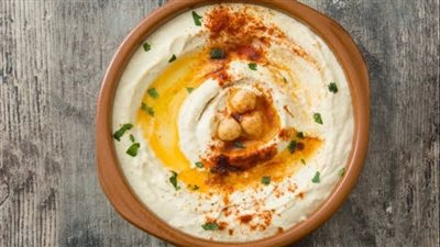 حمص بالطحينة.. طبق شرقي غني بالنكهات