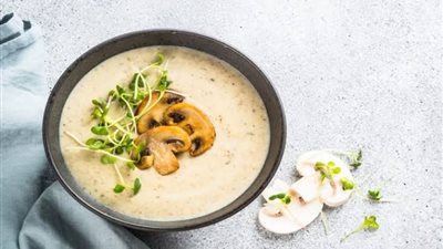 حضري شوربة المشروم بالكريمة لمذاق لذيذ ودافيء