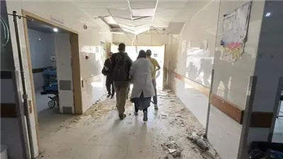 الاحتلال يُجبر الطواقم الطبية والمرضى بمستشفى 