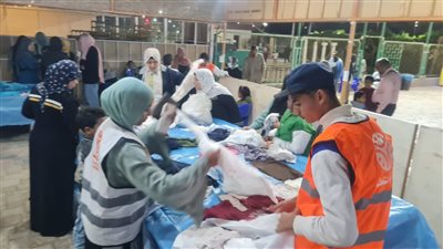  البحر الأحمر تنظم معرض خيرى للملابس 