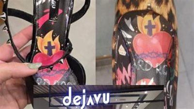 حذاء مسيء للمسيحية يغضب الأقباط.. و