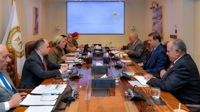 وزير الزراعة: نسعى لتشجيع المزارعين لتنفيذ مشروعات استخدام الطاقة المتجددة في مجال الزراعة