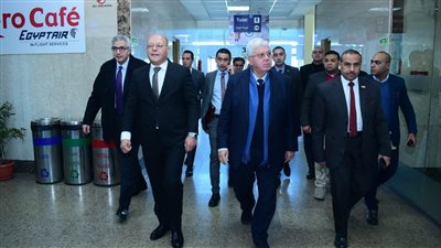 وزير التعليم العالي يصل سوهاج لعقد المجلس الأعلى للجامعات