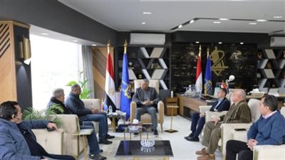 محافظ أسوان يلتقى بنائب وزير الإسكان للقضاء على مشكلة انقطاع المياه 