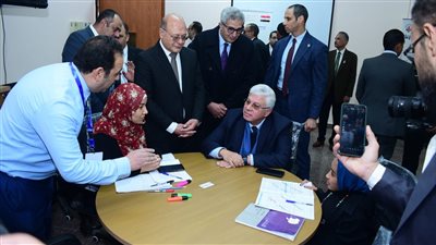 وزير التعليم العالي ورئيس جامعة سوهاج يتفقدان مركز خدمة ذوي الإعاقة