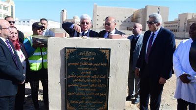 وزير التعليم العالي يضع حجر الأساس لمستشفى الحروق بجامعة سوهاج