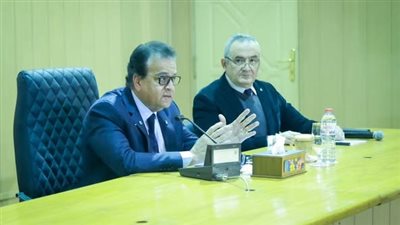  وزير الصحة يعقد اجتماعًا مع الأطباء والفرق الطبية بمعاهد التغذية والسكر والكبد