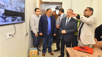 محافظ أسيوط يفتتح موقف سرفيس متعدد الطوابق بأبنوب