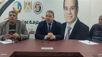 رئيس مدينة أبو المطامير يتفقد بالمركز التكنولوجى 