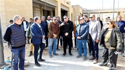 وزير الإسكان يتفقد مشروع 