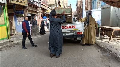 حملة لإزالة الاشغالات من الطريق العام بشوارع مدينة دشنا بقنا