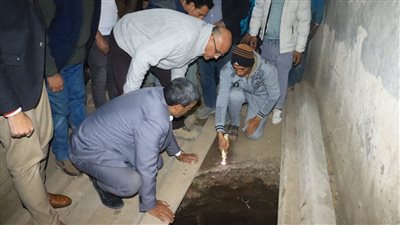 محافظ القليوبية يتفقد موقع انهيار أرضي أسفل أحد العقارات بقليوب