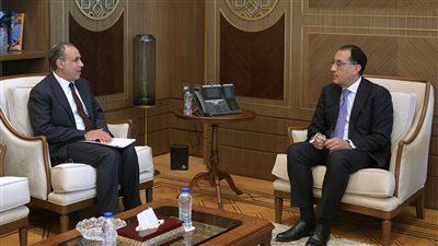 رئيس الوزراء يتابع مع وزير الخارجية مشروعات التعاون مع الدول الأفريقية