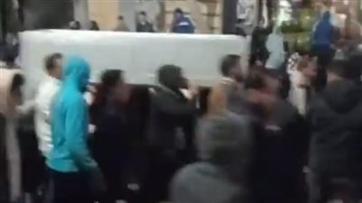 تشييع جثامين عامل وطفليه عثروا عليهم متوفين داخل منزلهم بالشرقية